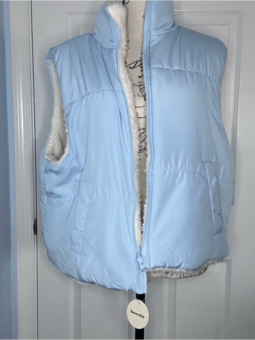 No Boundaries Women's XL Reversible Light Blue Puffer Vest with Sherpa Lining